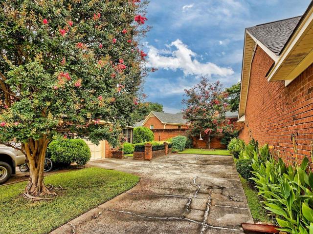 208 Valley Vine Court