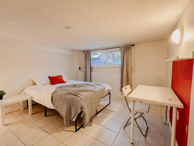 2096 E Pender St, Vancouver V5L1W9 | Amber