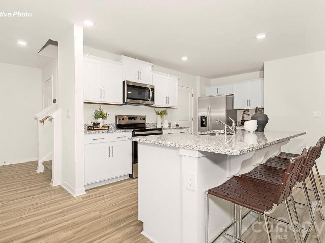 2098 10th Street SE