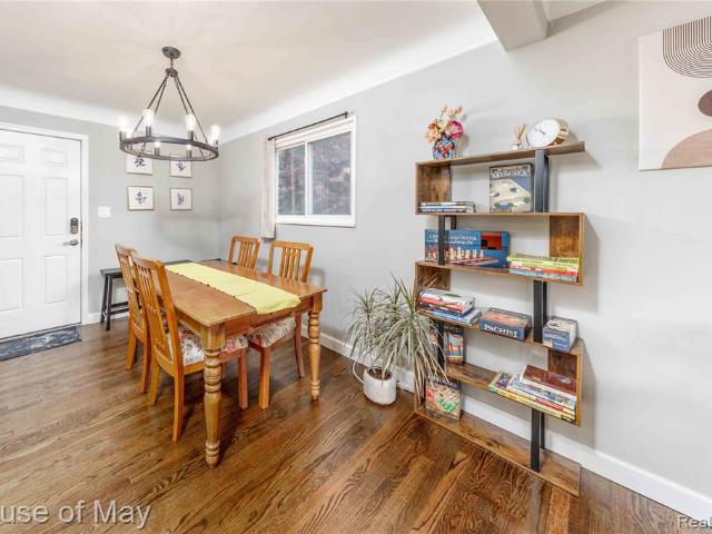 2099 E Maple Road