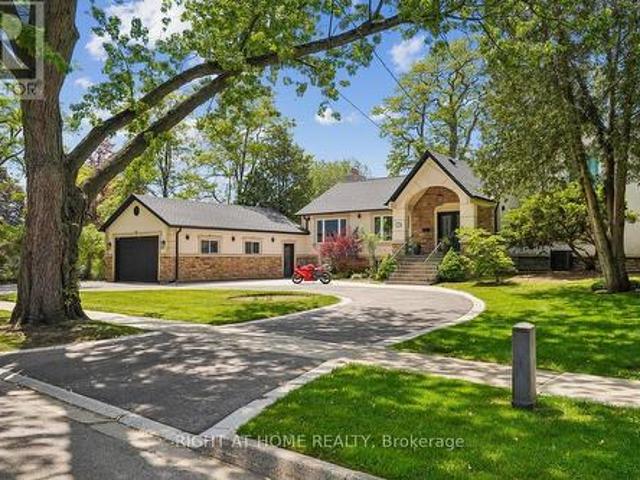 2090 Stonehouse Crescent, Mississauga, ON, L5H 3J1 house for sale | Listing ID W13467 | Royal LePage