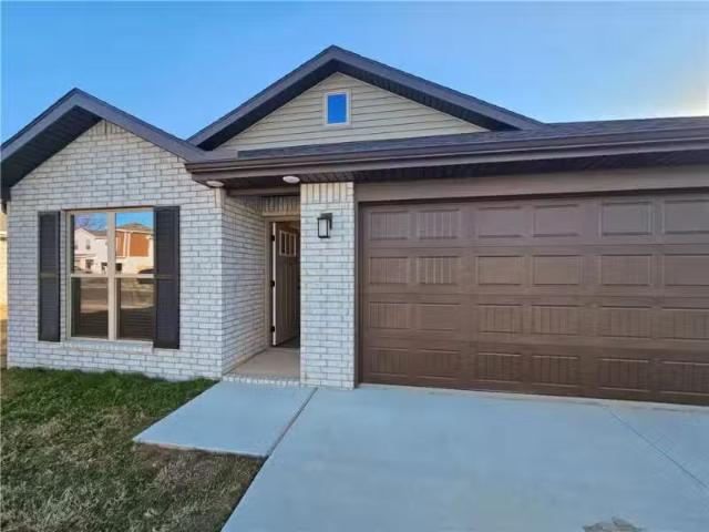 2091 BLUEBONNET LN, CENTERTON, AR 72719