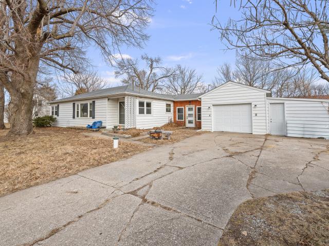 209 17th Street E