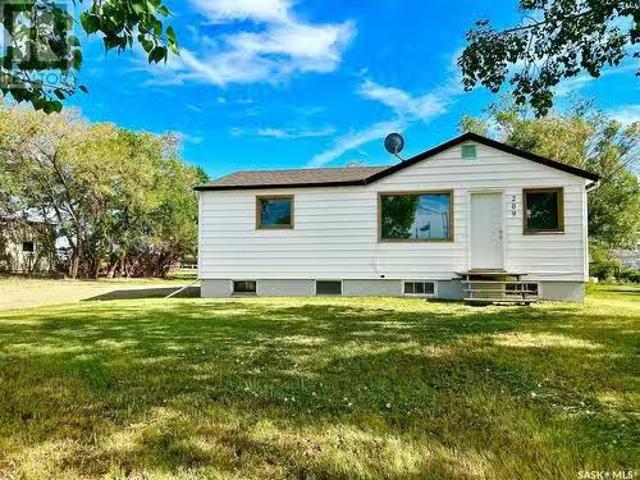 209 4Th Avenue E, Coleville, SK, S0L 0K0 house for sale Lis.