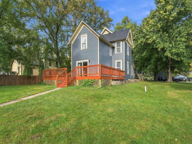 209 4th Street E