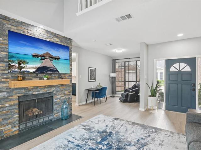 209 Cimarron Trail, Unit 6, Irving, TX 75063 | MLS #21237