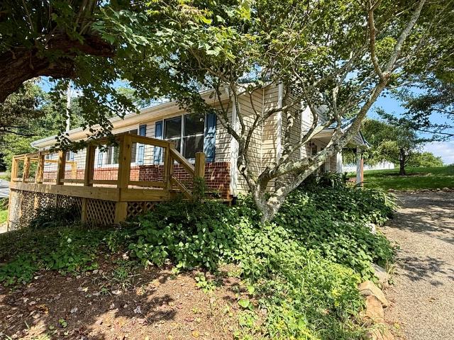 209 Bond Ave