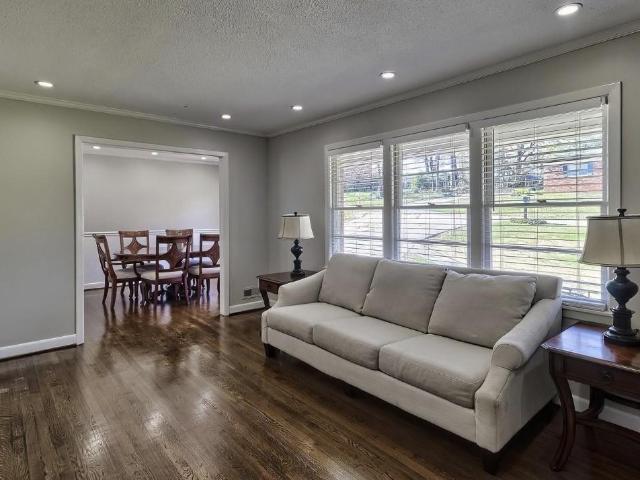 209 Garden Springs