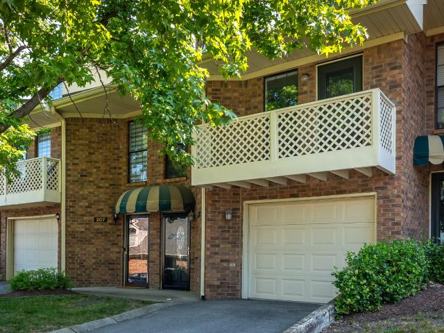 209 Glenstone Cir