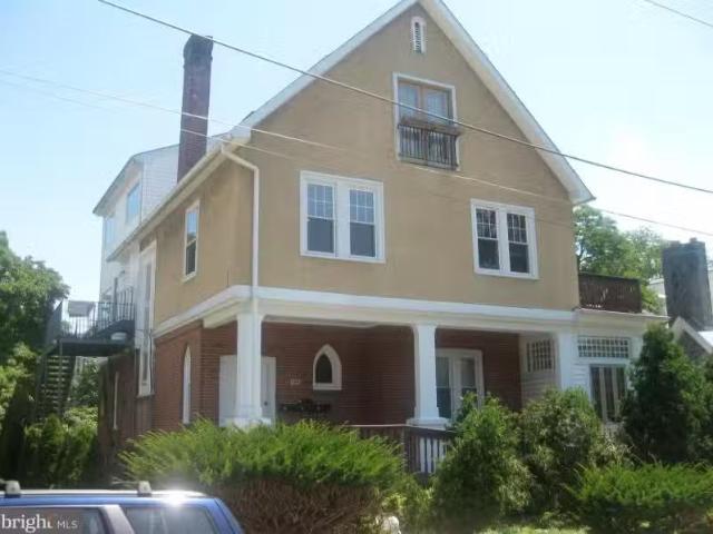 209 Grayling Ave #2, Narberth, PA 19072 MLS PAMC2178230