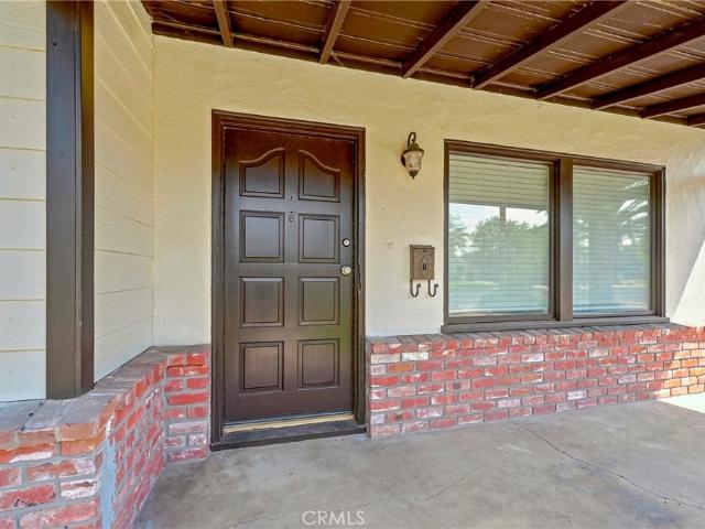 209 E 18th