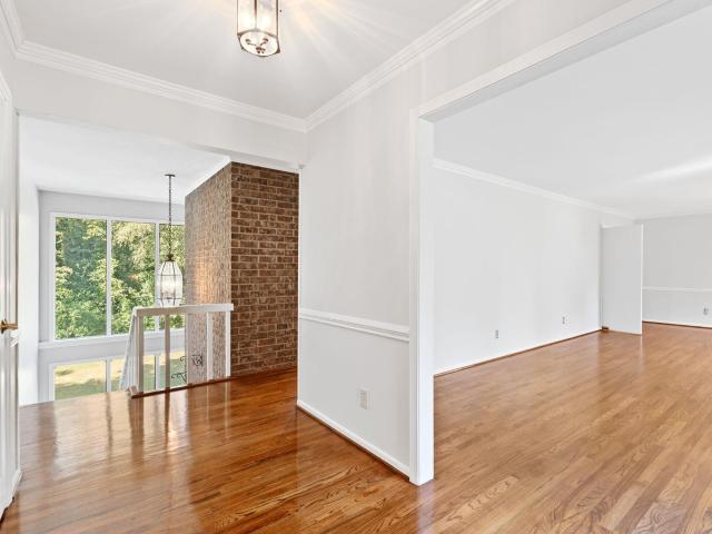 209 E Kenilworth Drive