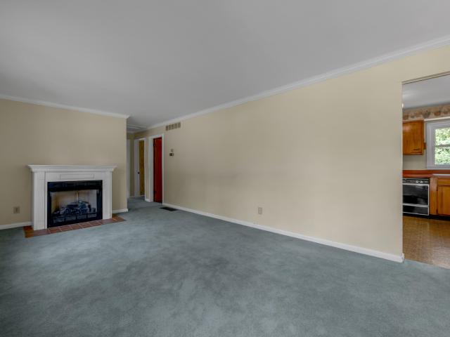 209 E Lowry Lane