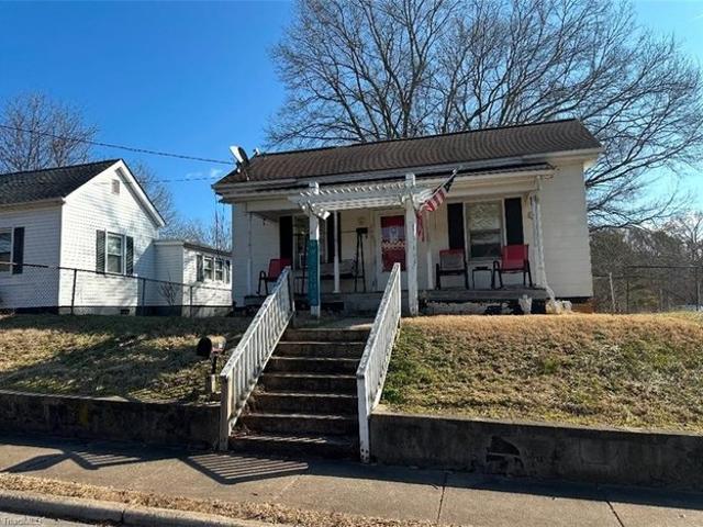 209 N 2nd Ave, Mayodan, NC 27027