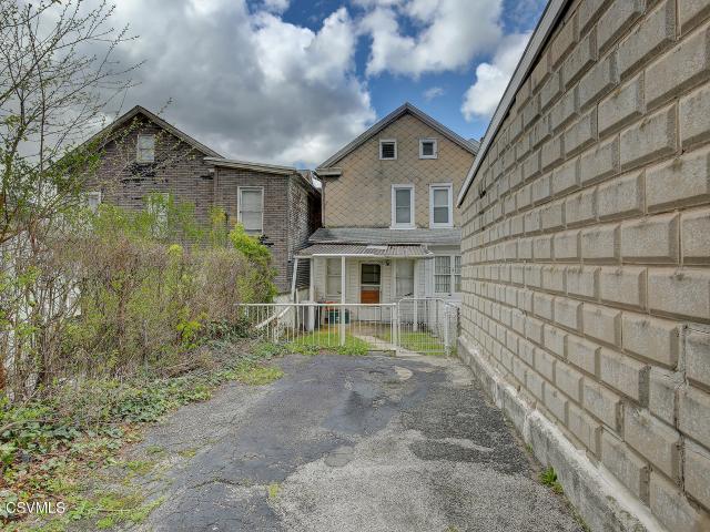 209 N VINE Street