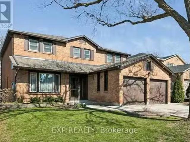 209 Nottingham Drive, Oakville, ON, L6H 4H7 house for sale.