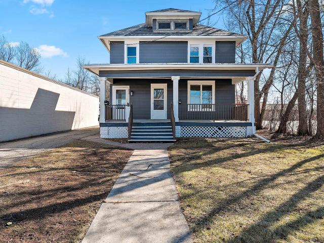 209 NICOLET Boulevard
