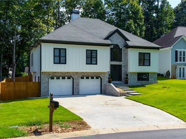 209 Tennis Court Lane NW