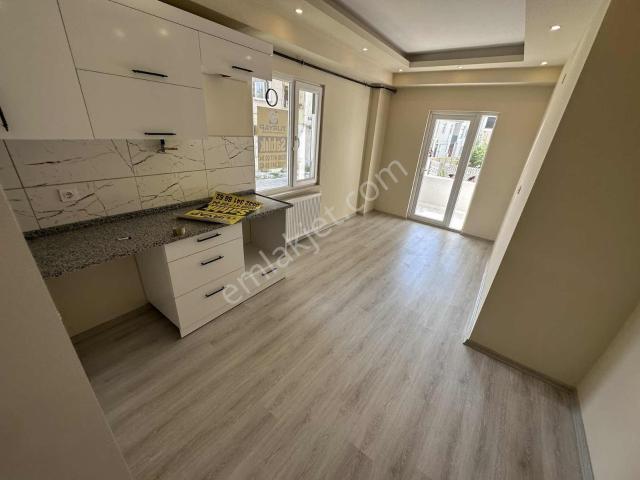 2+0 90 M2 Merkezi Konumda, 2 Yaşında, Krediye Ve Yatırıma Uygun