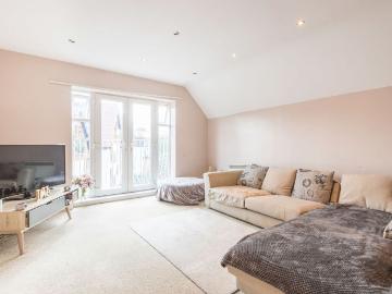 20 22 Station Road West, Oxted RH8, 2 bed flat to rent, £1,400 pcm | PrimeLocation