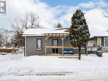 Oxford, Ontario - Parking, Deck