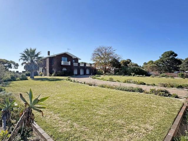 20 Acre Lifestyle Property Next to Warden Lake Hobby Farming, Cattle Yard, Outstanding Lake Views