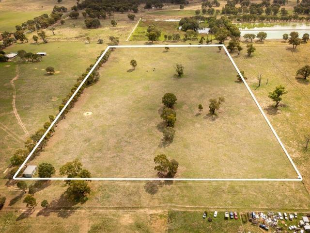 20 ACRES RURAL BUT CLOSE TO EVERYTHING