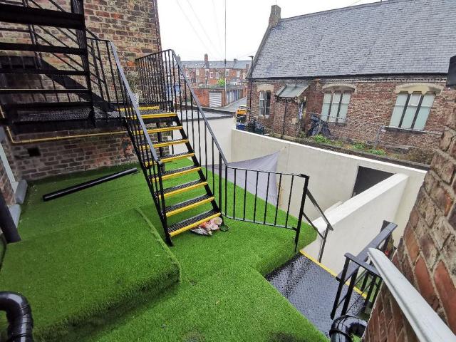 20 Belle Grove Terrace, Newcastle. 2 bed flat to rent £1,000 pcm £231 pw
