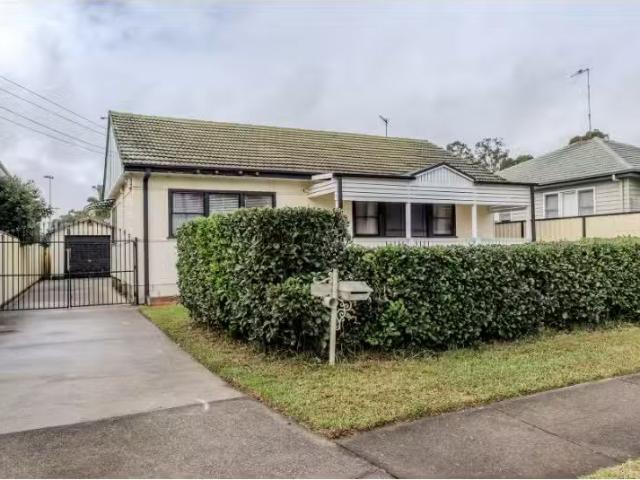 20 Cam Street, Cambridge Park House for rent Listed by Penrit.