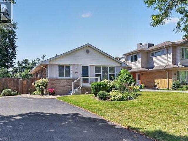 20 Cardinal Drive, Hamilton, ON, L9A 4H4 house for sale | Listing ID 40852 | Royal LePage