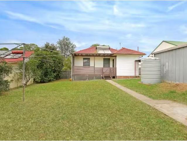 20 Carr Parade, Unanderra House for rent Listed by Alison Wei.