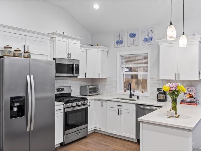 20 Cedar Road E