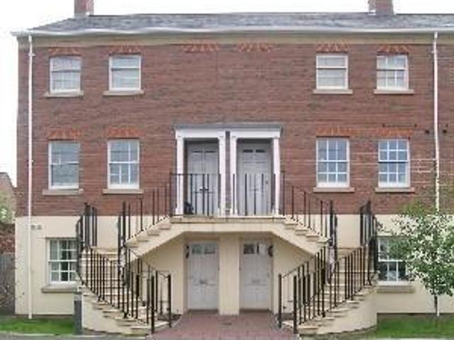 20 Cornmill Square, St Michaels Gate. 3 bed townhouse to rent £1,350 pcm £312 pw