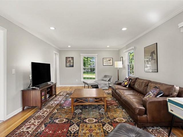 20 Crow Hill Dr
