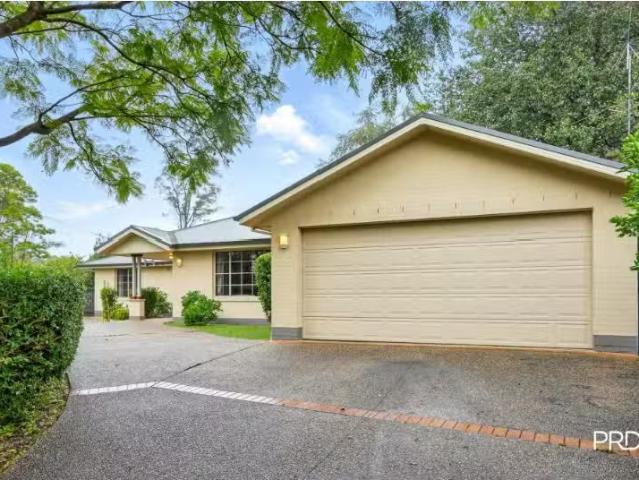 20 Crane Street, Springwood House for rent Listed by Gemma Bi.