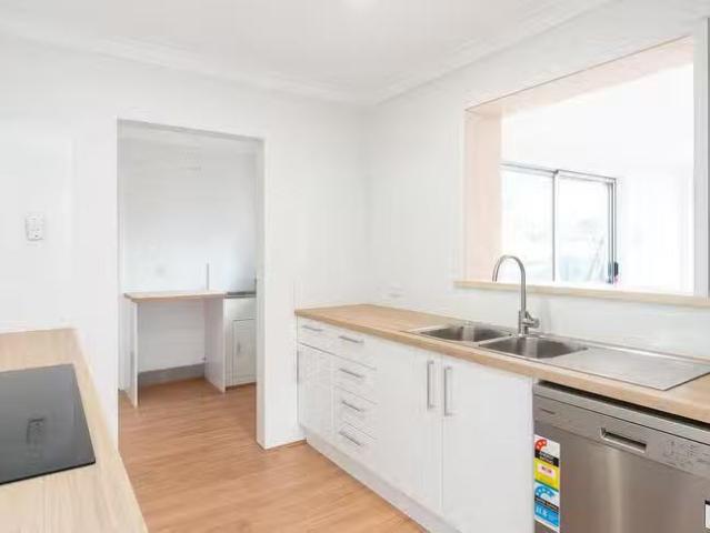 20 Dorchester Road, Forrestfield, WA 6058