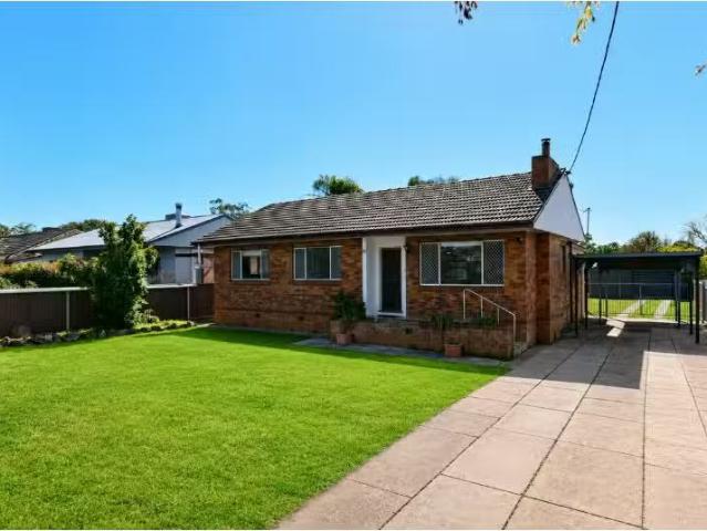20 George Street, Gunnedah House for rent Listed by Samantha.