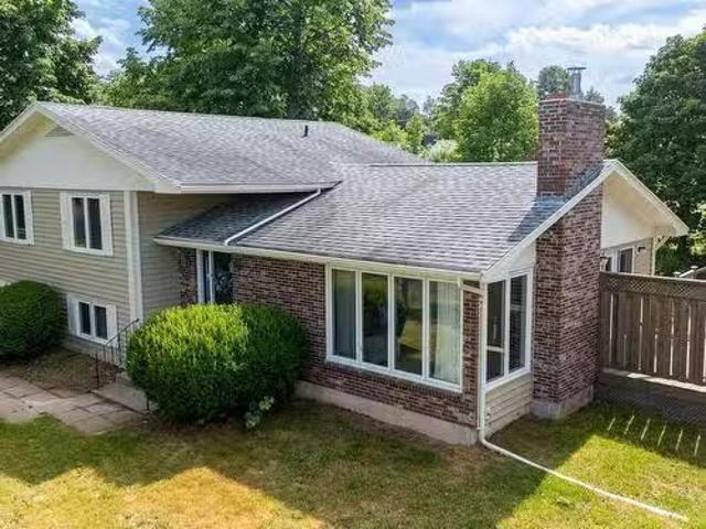 20 Grandview Drive, Wolfville, NS, B4P 1W4 house for sale L.