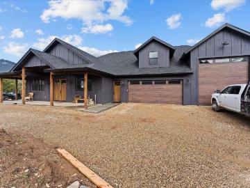 20 Hawthorne Ln