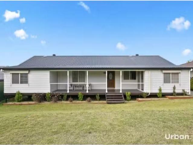 20 Kent Street, Greta House for rent Listed by Bronlyn Davis.