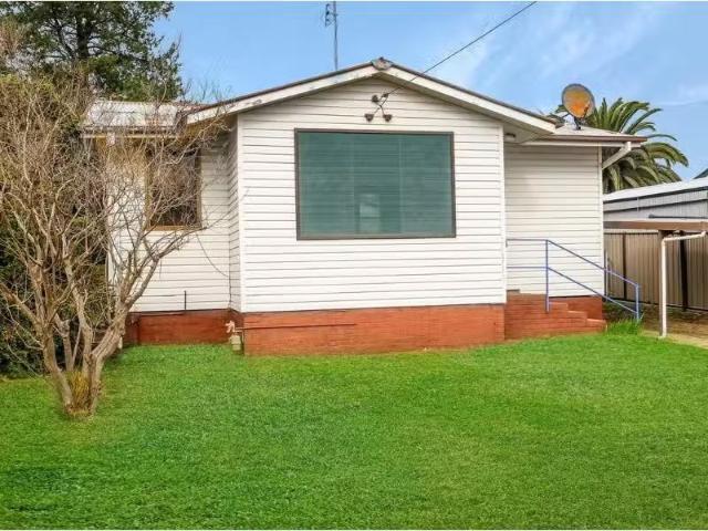 20 Larmer St, Narrandera House for rent Listed by Alison Ande.