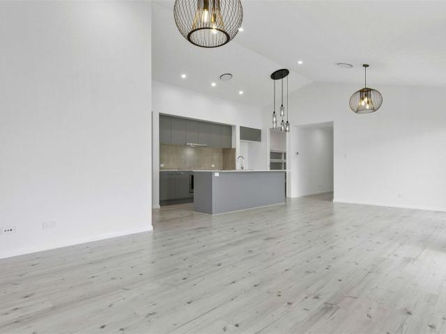 20 Leaward Boulevard, PIALBA, QLD 4655