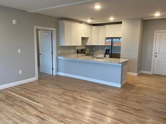 20 Locust St, 2 beds, 2 full baths