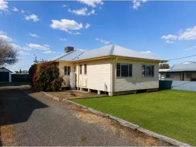20 Lloyd Street, Narrabri House for rent Listed by Samantha G.