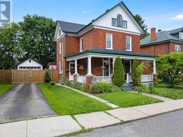 20 Mcewen Avenue, Smiths Falls, ON, K7A 2K4 house for sale | Listing ID X13611 | Royal LePage