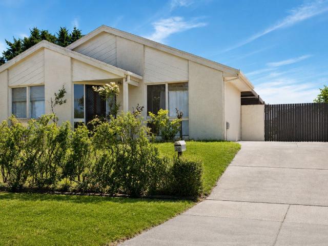 20 Maltravers Crescent, Cranbourne North, VIC 3977