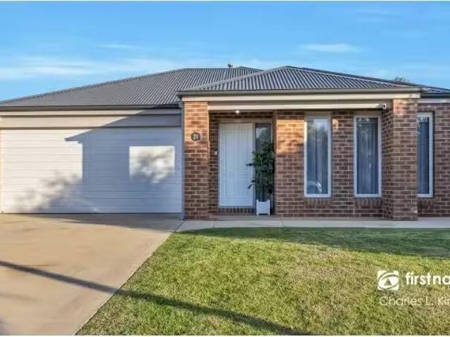 20 Mayflower Drive, Moama House for rent Listed by Charles L.