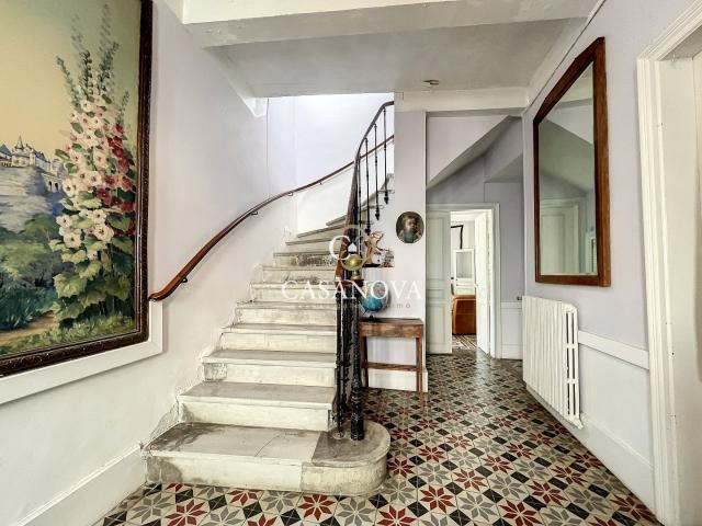20 min Pezenas Maison de caractère 367 m2, 7 ch, idéale pour. 367m² Pézenas