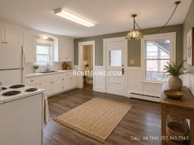 20 Monroe St. Apt 2 beds, 1 full bath