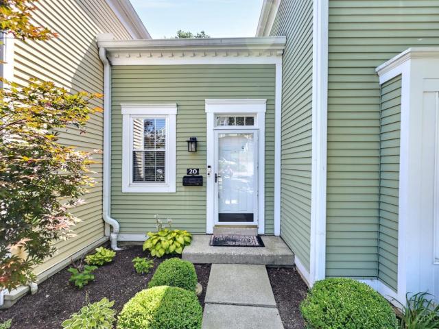 20 N Applewood Court